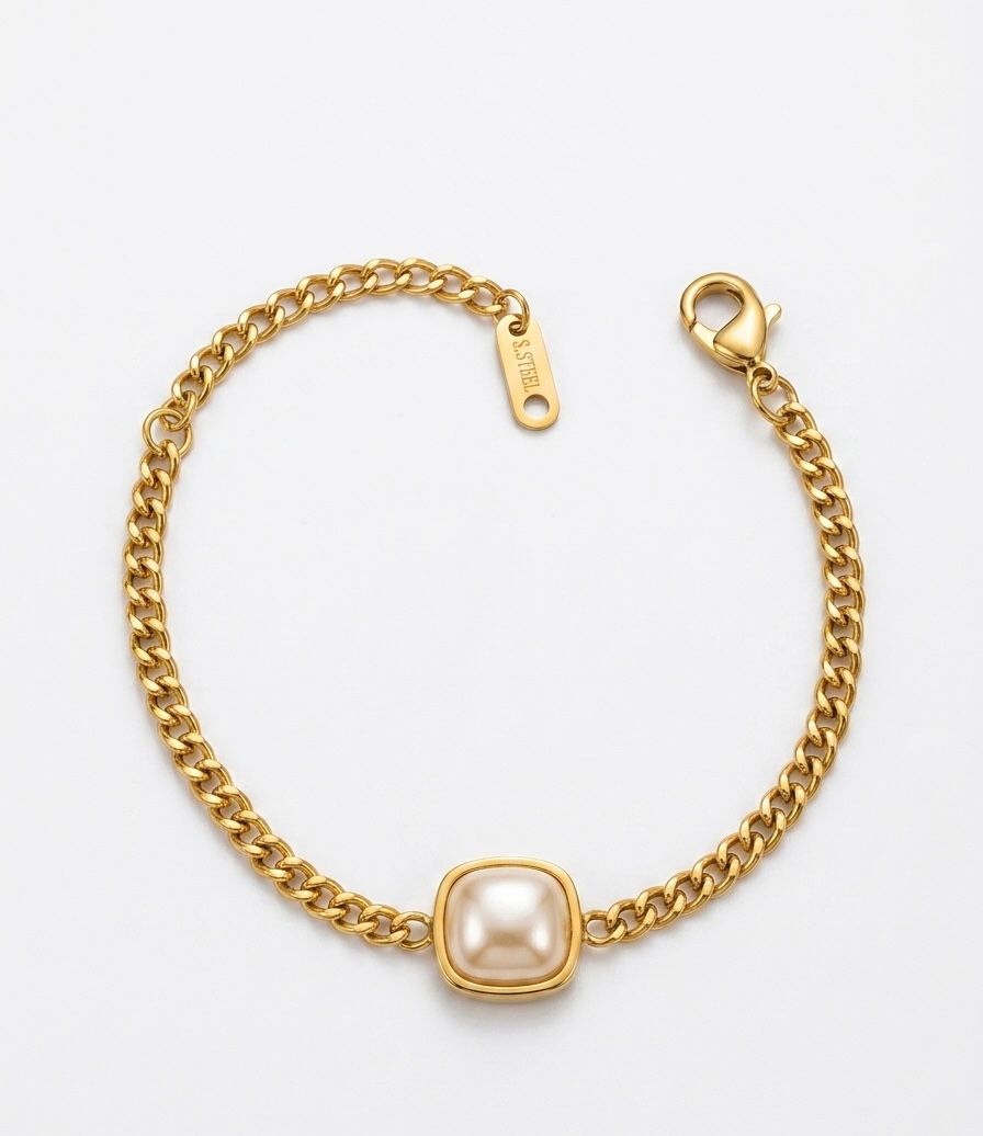 Golden Curb Chain Pearl Bracelet