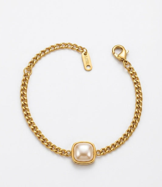 Golden Curb Chain Pearl Bracelet